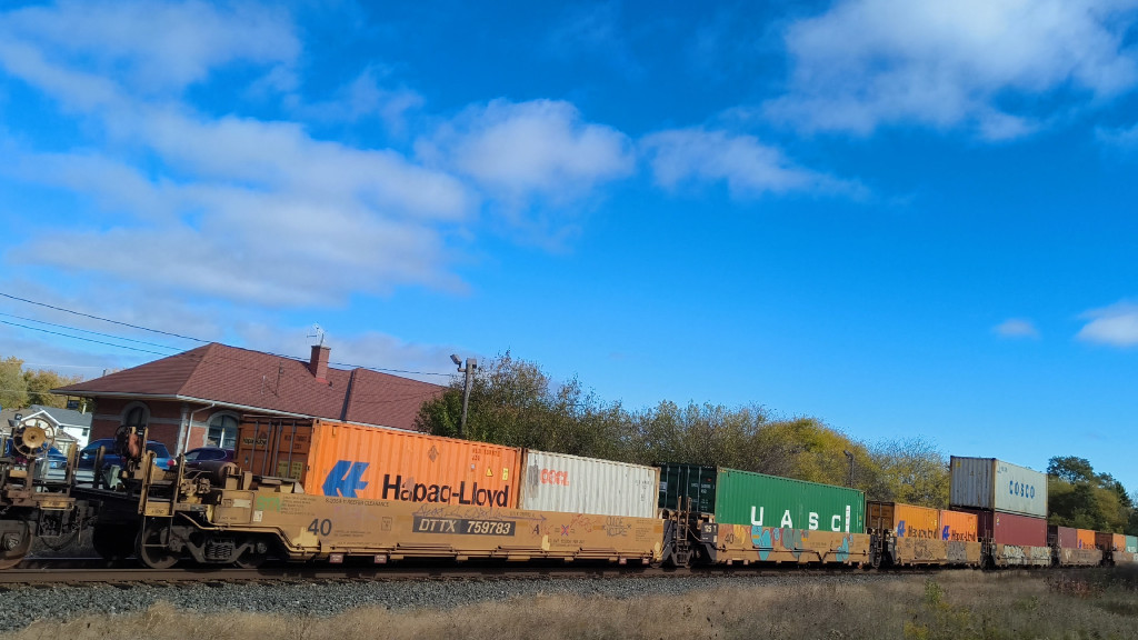 DTTX 759783 (5 Section Well Car Altogther)